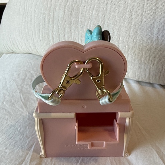 Tokyo Disney Resort Collectible Minnie Mouse Vanity Candy dispenser. - Picture 4 of 7